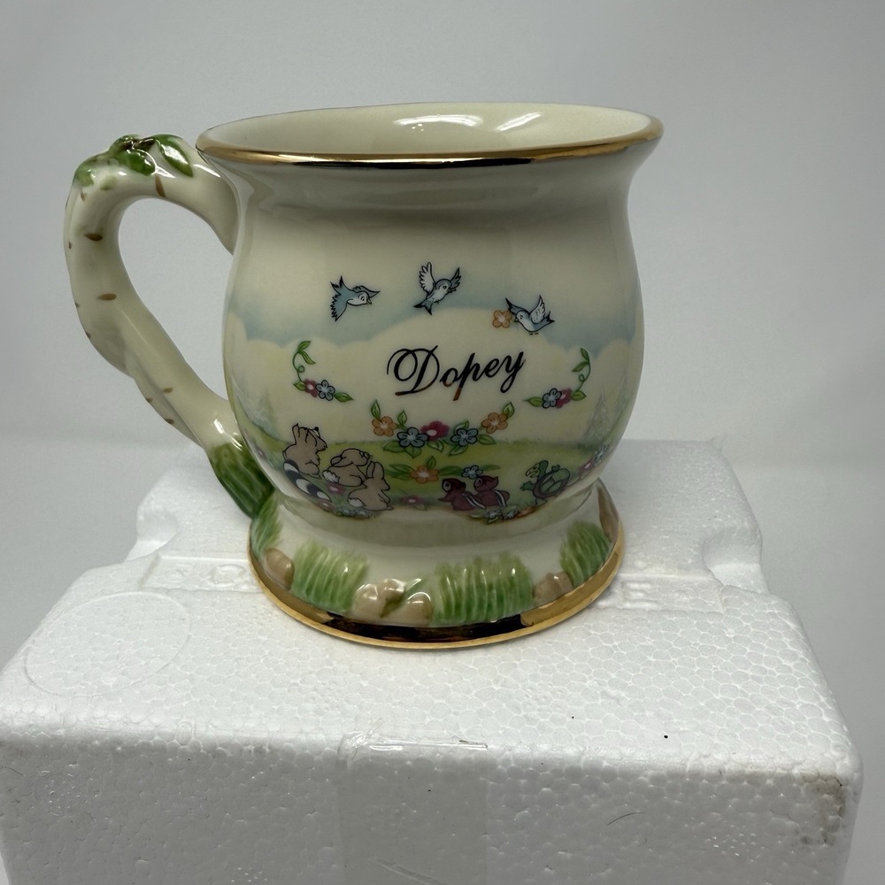 Lenox Disney Snow White And Seven Dwarfs Dopey Fine Porcelain Mug Gold Trim 8 oz - Picture 2 of 8